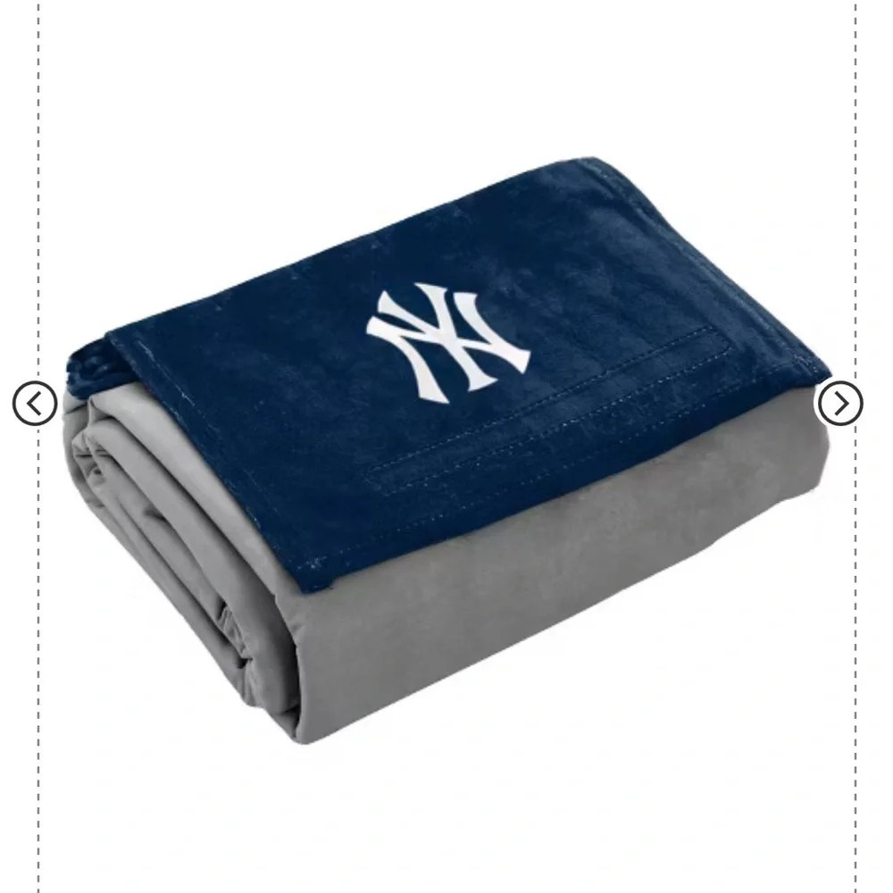 MLB New York Yankees Hexagon Stripe Picnic Blanket 60x72” travel blanket